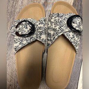 Women’s sandals size 10